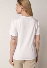 Born2be - Biały T-shirt z Bawełny z Dłuższym Tyłem i Rozcięciami po Bokach Cordalea. Okazja: na co dzień. Kolor: biały. Materiał: bawełna. Długość: długie. Styl: elegancki, casual #7