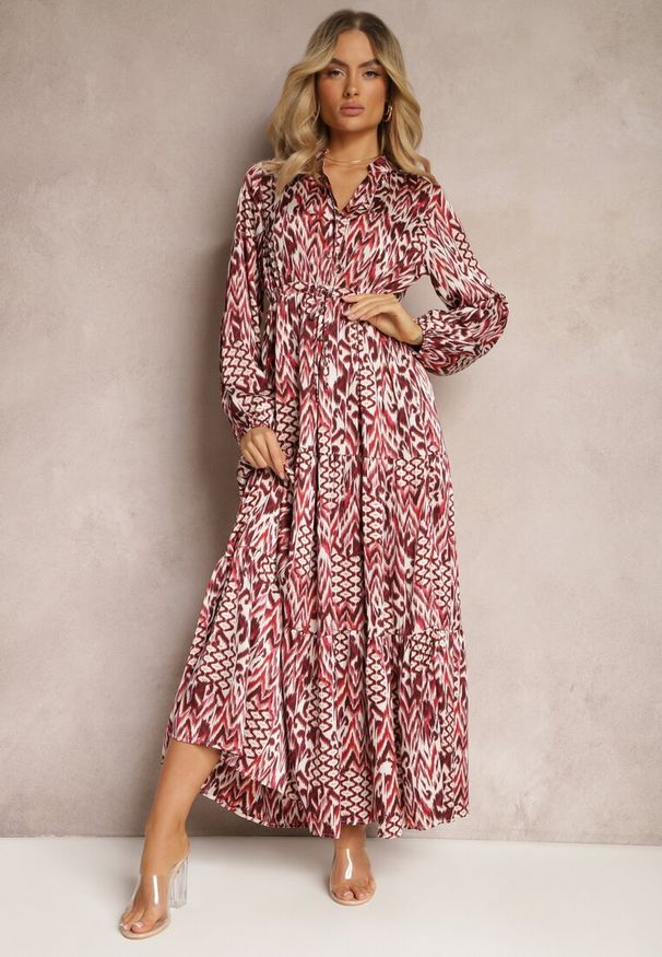 Renee - Czerwona Sukienka o Rozkloszowanym Kroju ze Ściągaczem w Talii i Trójkątnym Dekoltem z Guzikami Niamarie. Kolor: czerwony