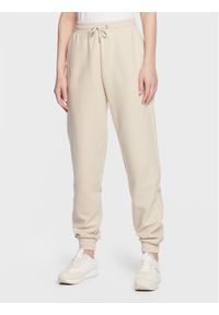 Calvin Klein Jeans Spodnie dresowe J20J220676 Beżowy Regular Fit. Kolor: beżowy. Materiał: bawełna, dresówka #1