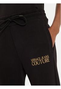 Versace Jeans Couture Spodnie dresowe 77HAAT06 Czarny Regular Fit. Kolor: czarny. Materiał: bawełna #5
