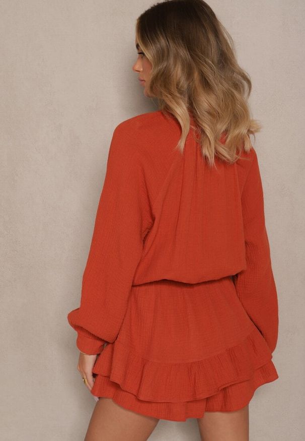 Renee - Pomarańczowy Kombinezon z Bawełny ze Spódnico-Spodenkami i Guzikami oraz Gumką w Talii Vimatthea. Okazja: na co dzień. Kolor: pomarańczowy. Materiał: bawełna. Styl: casual, elegancki