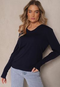 Renee - Granatowy Minimalistyczny Sweter z Dekoltem w Kształcie Litery V Sinovae. Okazja: na co dzień. Typ kołnierza: dekolt w kształcie V. Kolor: niebieski. Materiał: jeans. Styl: casual, elegancki #5
