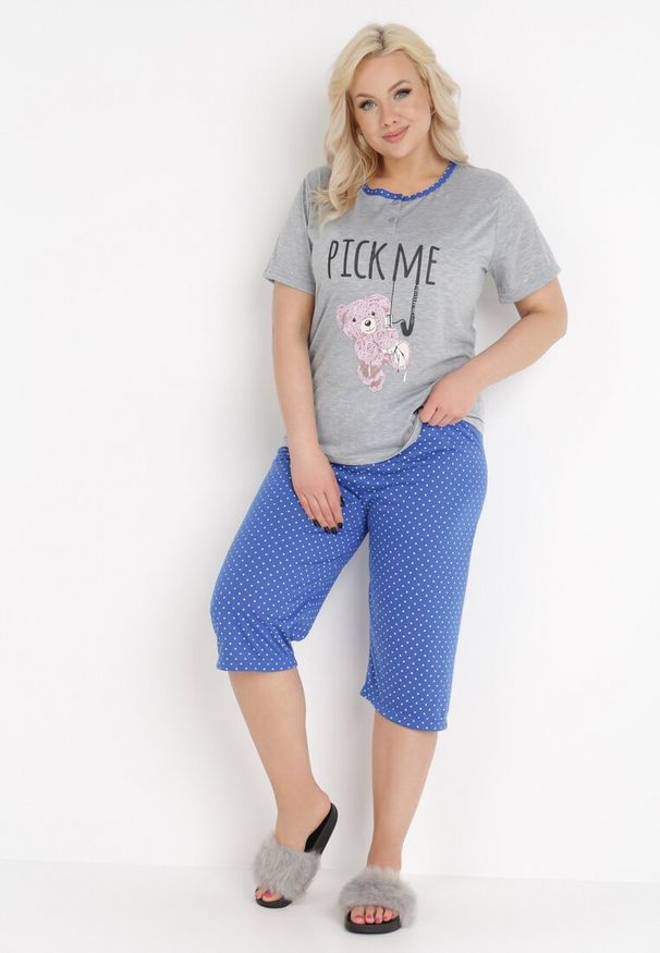 Born2be - Szaro-Niebieski 2-Częściowy Komplet Piżamowy Achinna. Kolekcja: plus size. Kolor: szary. Materiał: dzianina. Długość: krótkie. Wzór: nadruk, aplikacja, kropki