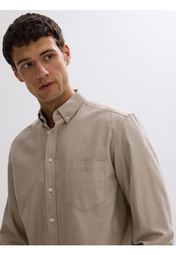 Reserved - Bawełniana koszula regular fit - beżowy. Kolor: beżowy. Materiał: bawełna