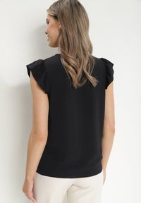 Born2be - Czarna Bluzka Zapinana z Tyłu na Guzik z Falbankami Janacekia. Okazja: na co dzień. Typ kołnierza: kołnierz z falbankami. Kolor: czarny. Materiał: jeans. Styl: casual, elegancki #4