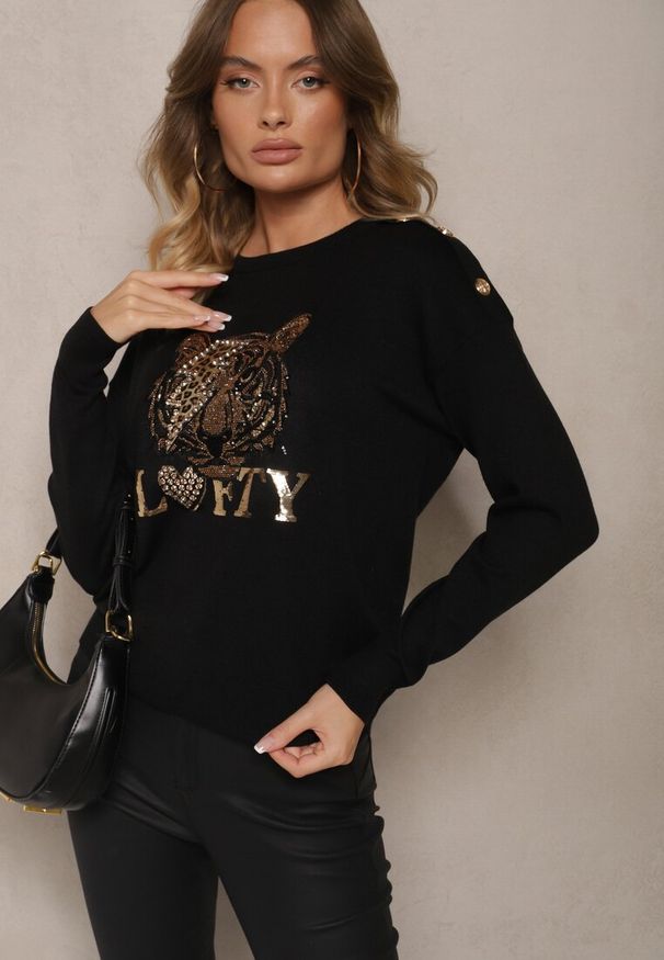 Renee - Czarny Sweter z Wiskozą Naszywką Napisem i Cyrkoniami Lilrae. Okazja: na co dzień, do pracy. Kolor: czarny. Materiał: wiskoza. Wzór: napisy, aplikacja. Styl: wizytowy, elegancki, casual