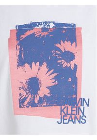 Calvin Klein Jeans T-Shirt Flower IG0IG02626 Biały Regular Fit. Kolor: biały. Materiał: bawełna