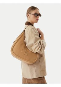 Calvin Klein Torebka Bold Ck Crescent LV04F3427G Beżowy. Kolor: beżowy. Materiał: skórzane #1