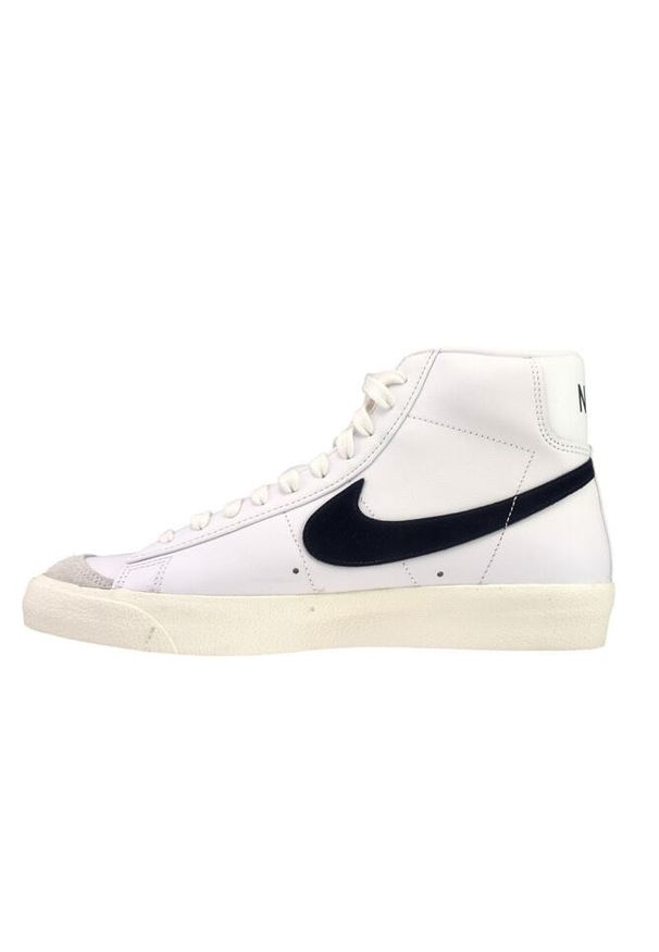 Buty do chodzenia męskie Nike Blazer Mid 77 Vintage. Wysokość cholewki: za kostkę. Zapięcie: sznurówki. Kolor: biały. Materiał: tkanina, materiał, skóra, syntetyk. Szerokość cholewki: normalna. Sport: turystyka piesza