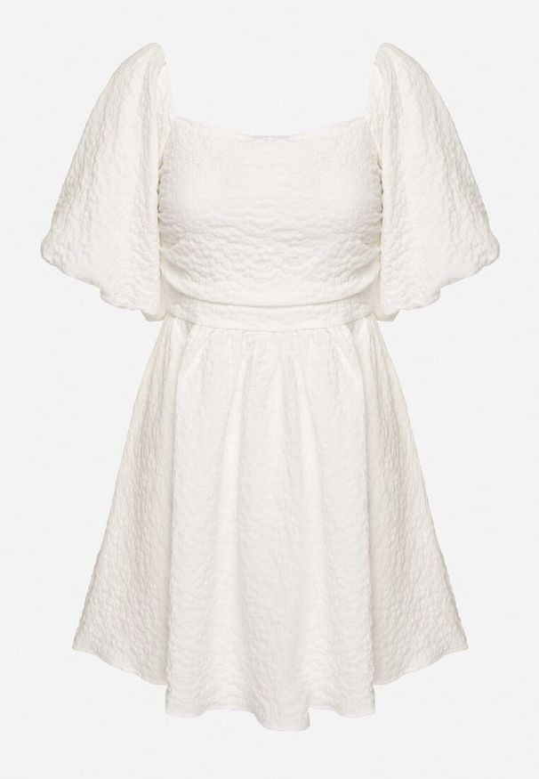 Born2be - Biała Sukienka Rozkloszowana z Bufiastymi Rękawami i Kwadratowym Dekoltem Galzemis. Okazja: na co dzień. Typ kołnierza: dekolt kwadratowy. Kolor: biały. Styl: klasyczny, casual, elegancki