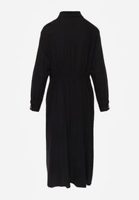 Renee - Czarna Koszulowa Sukienka z Wiskozy z Asymetrycznym Drapowaniem i Guzikiem Hetasa. Okazja: na co dzień. Kolor: czarny. Materiał: wiskoza. Długość rękawa: długi rękaw. Typ sukienki: koszulowe, asymetryczne. Styl: casual, elegancki #7