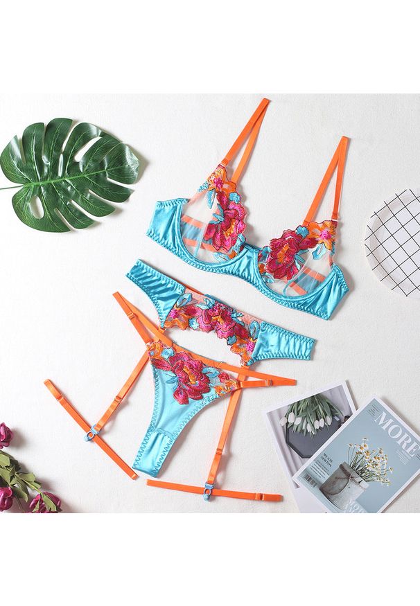 Intica - Haftowana bielizna zestaw z eleganckimi detalami Frea. Kolor: wielokolorowy. Materiał: tkanina, materiał. Wzór: haft