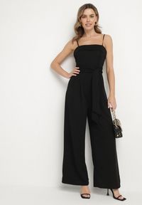Born2be - Czarny Kombinezon Ozdobiony Paskiem z Szerokimi Nogawkami Deolise. Kolor: czarny. Długość rękawa: na ramiączkach. Wzór: aplikacja. Styl: elegancki #6