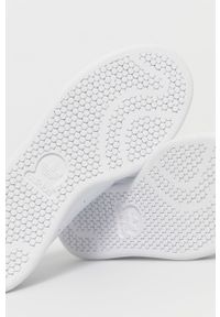 adidas Originals Buty G58184 kolor biały. Nosek buta: okrągły. Zapięcie: sznurówki. Kolor: biały. Materiał: guma, materiał. Model: Adidas Stan Smith