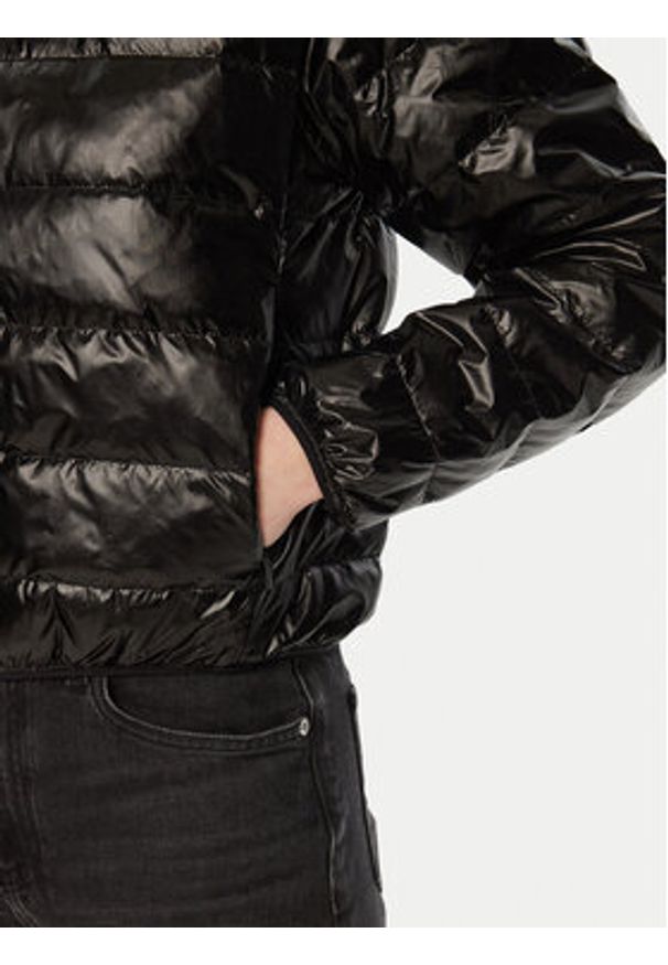 Calvin Klein Jeans Kurtka puchowa J20J224698 Czarny Regular Fit. Kolor: czarny. Materiał: syntetyk