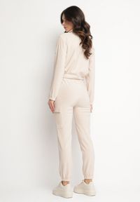 Born2be - Beżowy Komplet Dresowy Rozpinana Bluza z Klapami i Spodnie Typu Cargo Ezvisa. Kolor: beżowy. Materiał: dresówka #6