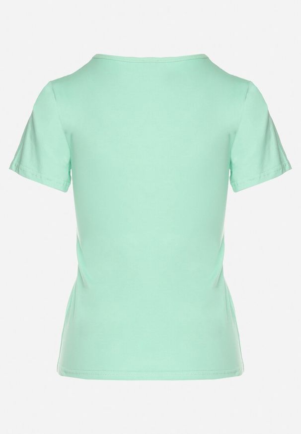 Born2be - Jasnozielony Bawełniany T-shirt z Dekoltem w Serek z Cyrkoniową Aplikacją Nirivale. Okazja: na co dzień. Typ kołnierza: dekolt w serek. Kolor: zielony. Materiał: bawełna. Wzór: aplikacja. Styl: elegancki, casual