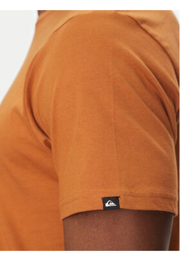 Quiksilver T-Shirt EQYZT08040 Brązowy Regular Fit. Kolor: brązowy. Materiał: bawełna
