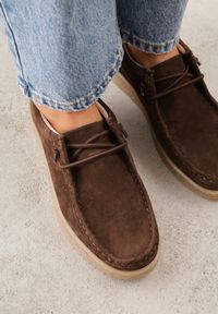 Renee - Brązowe Półbuty z Zamszu Naturalnego ze Skórzaną Wkładką i Przeszyciami Oaraneva. Kolor: brązowy. Materiał: zamsz, skóra. Styl: elegancki #4