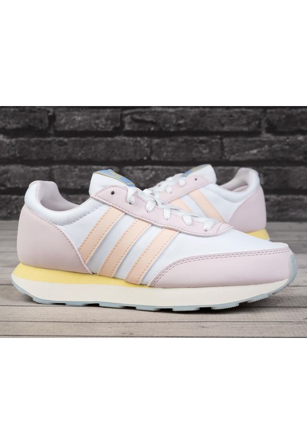 Buty damskie sportowe do chodzenia Adidas RUN 60S. Kolor: różowy, wielokolorowy, biały. Sport: bieganie, turystyka piesza