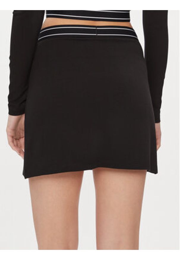 Tommy Jeans Spódnica mini DW0DW17436 Czarny Slim Fit. Kolor: czarny. Materiał: syntetyk