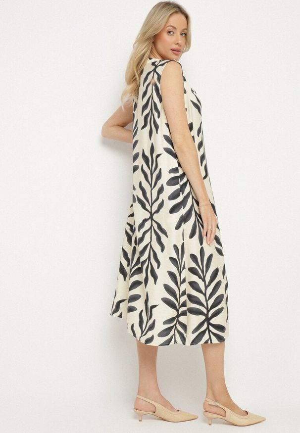 Born2be - Czarna Sukienka z Wiskozą Pudełkowa w Malowany Wzór Hiliona. Kolor: czarny. Materiał: wiskoza