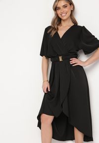 Born2be - Czarna Rozkloszowana Sukienka Kopertowa z Gumką w Talii i Ozdobnym Paskiem Vasena. Kolor: czarny. Typ sukienki: kopertowe. Styl: elegancki #5