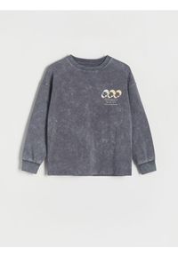 Reserved - Bluza oversize z nadrukami - ciemnoszary. Kolor: szary. Materiał: bawełna, dzianina. Wzór: nadruk #1