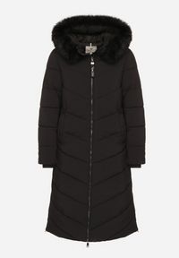 Born2be - Czarna Długa Kurtka z Pikowanymi Przeszyciami i Kapturem z Futerkiem Galella. Okazja: na co dzień. Kolor: czarny. Materiał: futro. Długość: długie. Styl: elegancki, casual, klasyczny #2