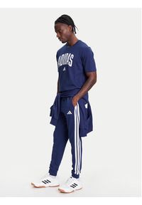 Adidas - adidas Spodnie dresowe Essential 3-Stripes JD1878 Niebieski Regular Fit. Kolor: niebieski. Materiał: bawełna #5