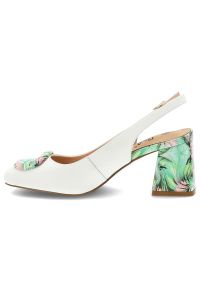 Czółenka damskie S.Barski, cholewka ze skóry naturalnej z elegancką broszką i stabilnym obcasem, zielone, LZ61-2010. Okazja: na ślub cywilny, na wesele, na imprezę. Zapięcie: pasek. Kolor: biały. Szerokość cholewki: normalna. Wzór: aplikacja. Materiał: skóra. Obcas: na obcasie. Styl: elegancki. Wysokość obcasa: średni #4