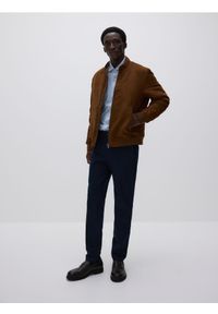 Reserved - Spodnie chino slim fit - granatowy. Kolor: niebieski. Materiał: tkanina, wiskoza #1