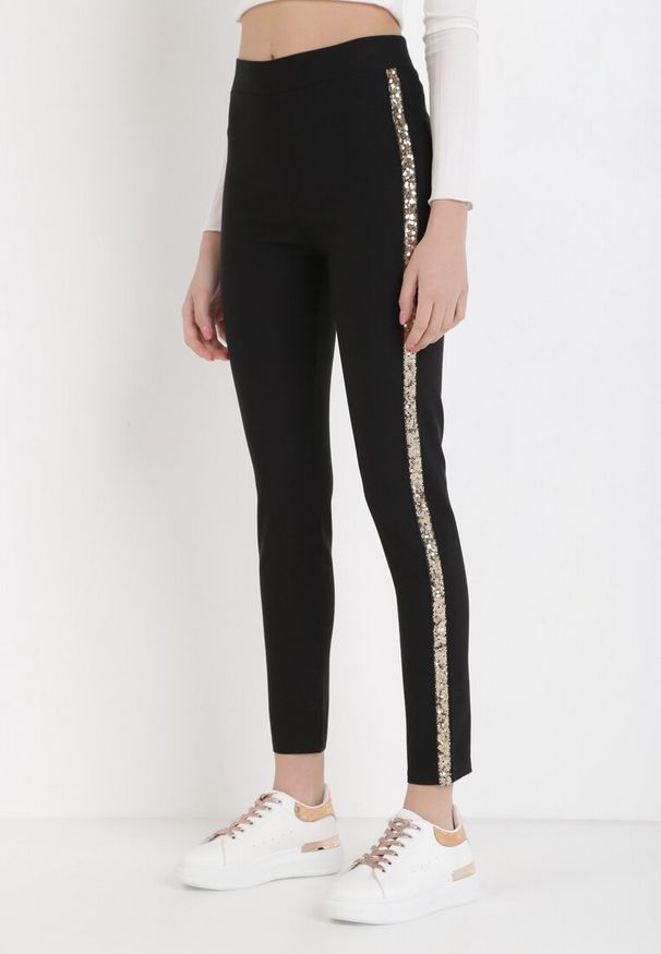 Born2be - Czarne Legginsy Sirah. Okazja: do domu, na imprezę. Kolor: czarny. Materiał: dzianina. Wzór: aplikacja. Styl: klasyczny