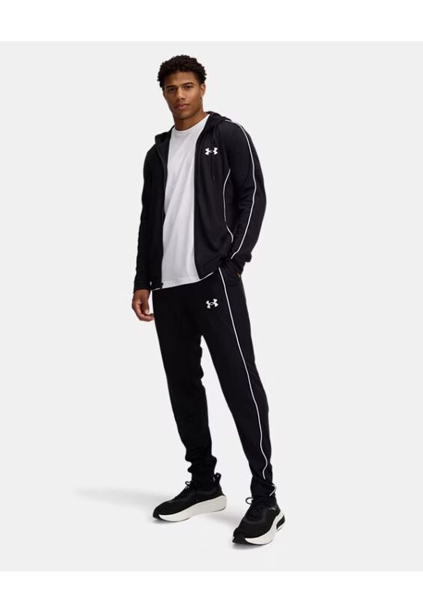 Under Armour UA EMEA TRACKSUIT NOVELTY Komplet dresowy męski. Kolor: czarny. Materiał: dresówka. Sport: fitness