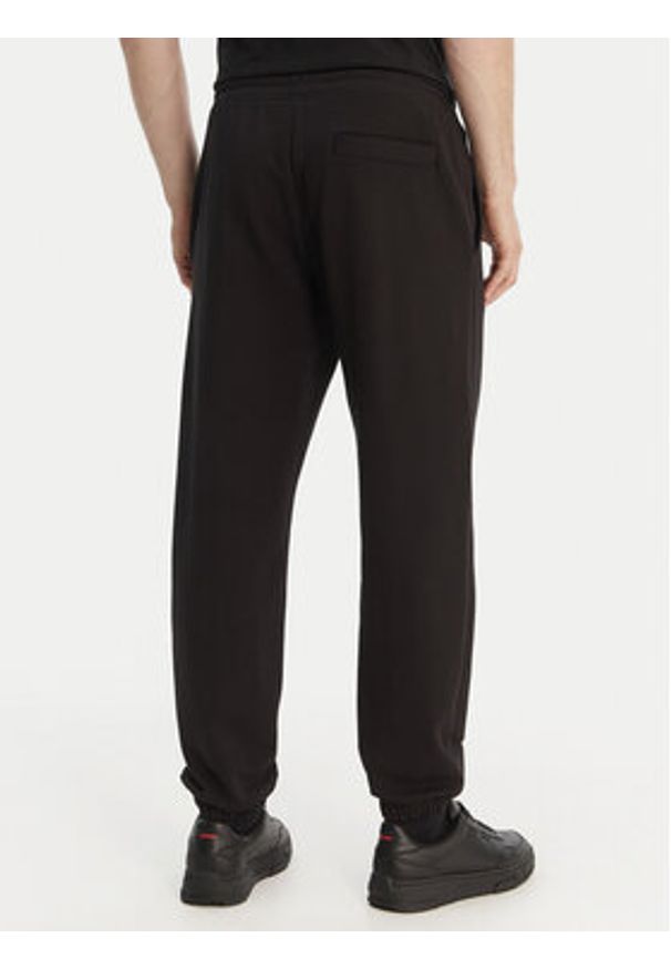 Hugo - HUGO Spodnie dresowe Daylony 50557453 Czarny Regular Fit. Kolor: czarny. Materiał: bawełna