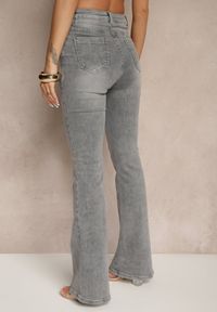Renee - Szare Jeansy High Waist o Kroju Flare Talasena. Okazja: na co dzień. Stan: podwyższony. Kolor: szary. Styl: elegancki, casual #5