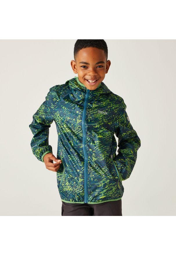 Regatta - Dziecięca kurtka turystyczna przeciwdeszczowa Lever. Kolor: niebieski. Długość: długie. Sport: turystyka piesza