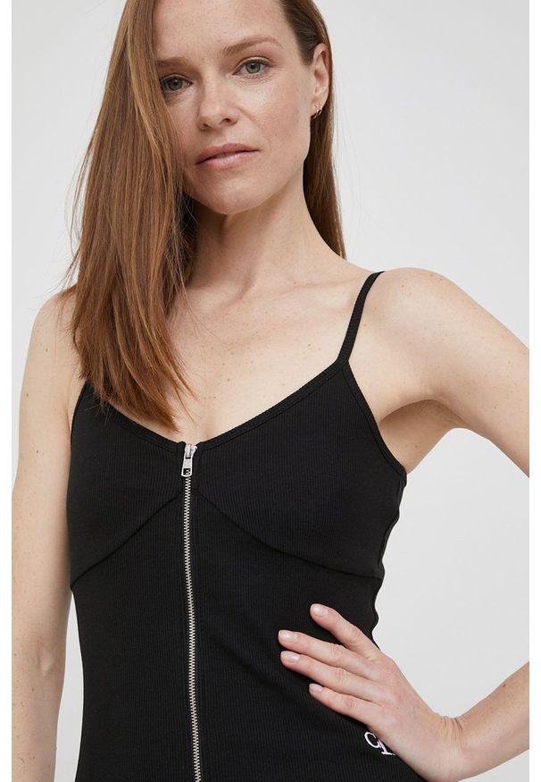 Calvin Klein Jeans sukienka kolor czarny mini dopasowana. Kolor: czarny. Materiał: lycra. Długość rękawa: na ramiączkach. Typ sukienki: dopasowane. Długość: mini