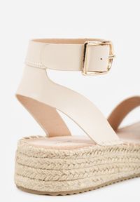 Renee - Beżowe Sandały VICES na Platformie z Plecionki z Szerokim Paskiem z Klamrą Jurelle. Okazja: na spacer. Zapięcie: klamry. Kolor: beżowy. Materiał: jeans, len. Wzór: haft. Sezon: lato. Obcas: na platformie. Styl: boho #8