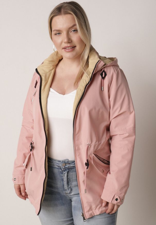 Born2be - Różowo-Beżowa Przejściowa Kurtka Dwustronna o Kroju Parki z Pikowaniem Wewnątrz Zidelle. Typ kołnierza: kaptur. Kolor: różowy. Materiał: poliester, jeans. Styl: sportowy