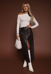 Renee - Biała Bluzka z Wiskozy z Dekoltem o Asymetrycznym Kroju Emmea. Kolor: biały. Materiał: wiskoza. Styl: klasyczny #6