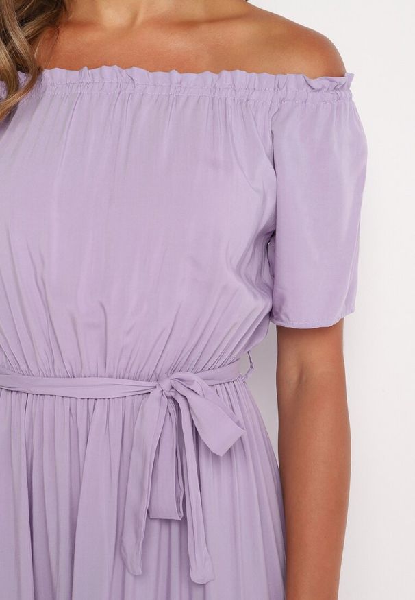 Born2be - Fioletowa Sukienka z Wiskozy Telephanassa. Typ kołnierza: dekolt hiszpanka. Kolor: fioletowy. Materiał: wiskoza. Długość rękawa: krótki rękaw. Wzór: gładki. Typ sukienki: rozkloszowane. Długość: maxi