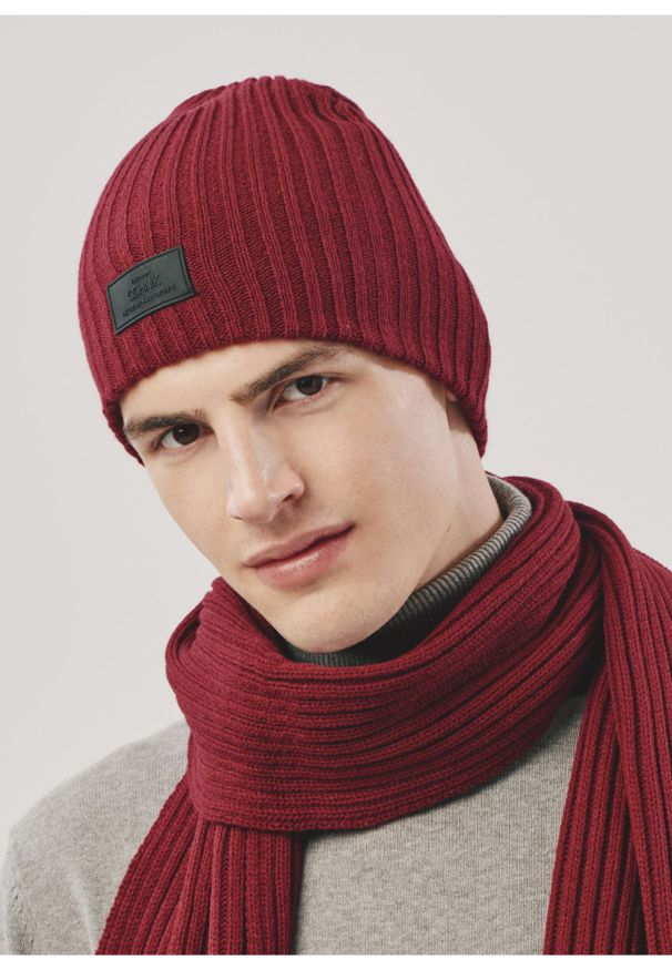 Ochnik - Bordowa czapka zimowa męska. Kolor: czerwony. Materiał: akryl. Wzór: ze splotem. Sezon: zima