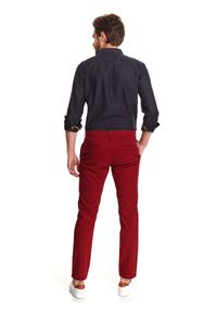 TOP SECRET - Spodnie chino strukturalne o kroju slim. Kolor: czerwony. Długość: długie. Sezon: zima #4