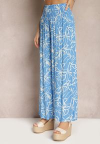 Renee - Niebieskie Spodnie Szerokie z Wiskozy High Waist w Kwiatowy Print Tepolla. Okazja: na co dzień, na plażę, na spacer. Stan: podwyższony. Kolor: niebieski. Materiał: wiskoza. Wzór: kwiaty, nadruk. Sezon: lato. Styl: casual