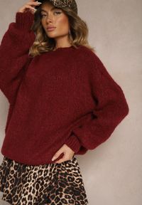 Renee - Bordowy Klasyczny Sweter z Wełną i Wiskozą o Luźnym Kroju Omethea. Okazja: na spacer, na co dzień. Kolor: czerwony. Materiał: wełna, wiskoza. Długość rękawa: długi rękaw. Długość: długie. Styl: klasyczny #4