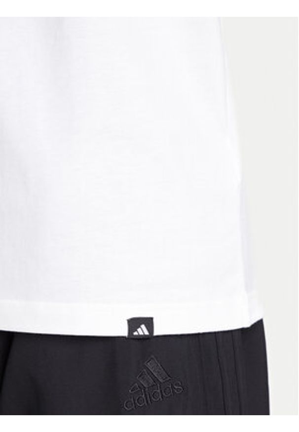 Adidas - adidas T-Shirt Pennant Trim Graphic JL9226 Biały Regular Fit. Kolor: biały. Materiał: bawełna