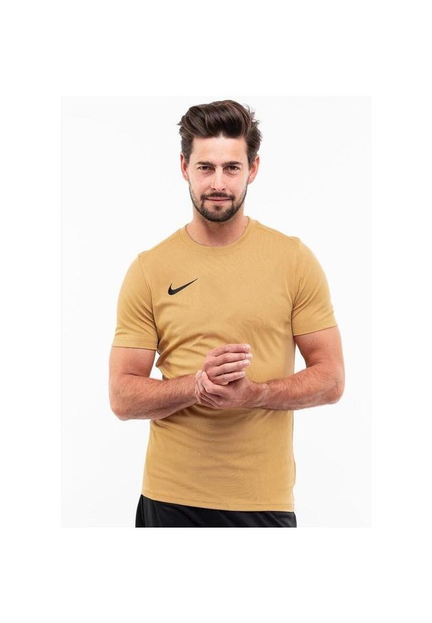 Koszulka Piłkarska Męska Nike Park VII DRI-FIT. Kolor: żółty. Długość rękawa: krótki rękaw. Technologia: Dri-Fit (Nike). Długość: krótkie. Sport: piłka nożna
