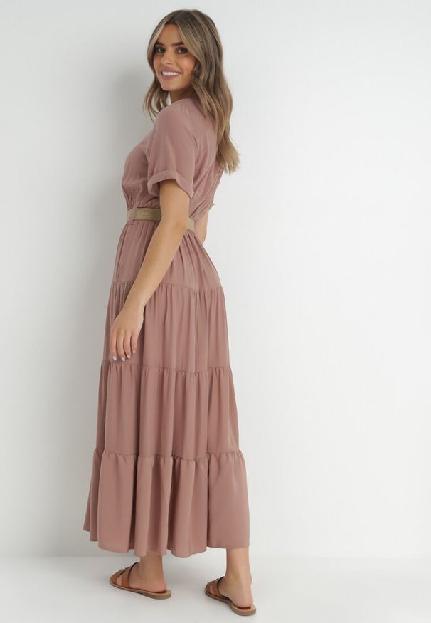 Born2be - Różowa Sukienka Granet. Kolor: różowy. Materiał: tkanina. Długość rękawa: krótki rękaw. Wzór: aplikacja, gładki. Typ sukienki: rozkloszowane. Styl: retro, klasyczny. Długość: maxi