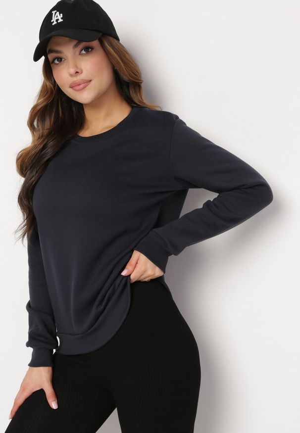 Born2be - Granatowa Bluza Sotear. Okazja: na co dzień. Kolor: niebieski. Materiał: polar, dzianina, jeans. Długość rękawa: długi rękaw. Długość: długie. Wzór: jednolity. Sezon: zima, jesień. Styl: klasyczny, casual